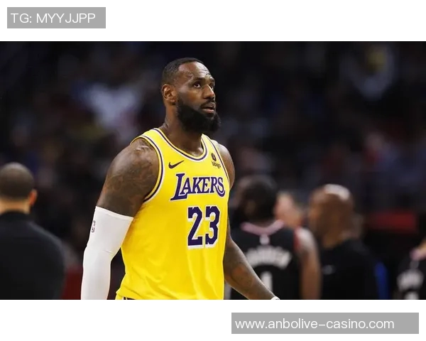 勒布朗詹姆斯：篮球巨星的传奇生涯与影响力分析